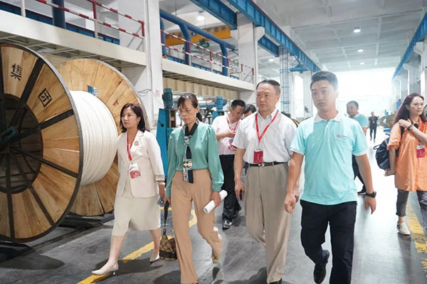 参观了广东中联电缆集团“质量追溯体系建设(Ecode码)”生产现场 参观了广东中联电缆集团“质量追溯体系建设(Ecode码)”生产现场